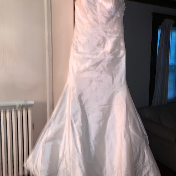 Enzoani Michelle One-shoulder Mermaid Bridal Gown - Picture 6 of 7